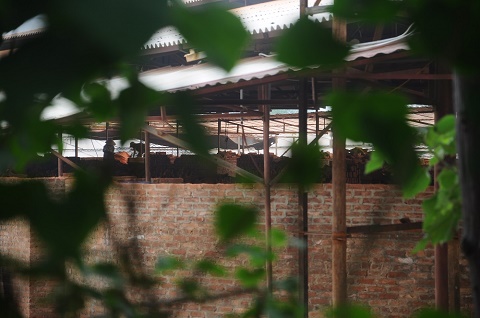 Một lò gạch hoạt động tại xã Cẩm Đình (Phúc Thọ, Hà Nội)
