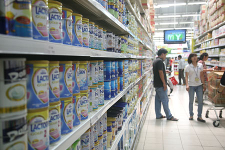 Sữa hiện đang “cõng” theo chi phí quảng cáo, khuyến mãi trong giá thành
