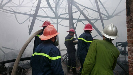 Cháy lớn trong khuôn viên Trung tâm khí tượng thủy văn quốc gia