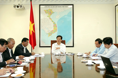 Thủ tướng Nguyễn Tấn Dũng làm việc với lãnh đạo tỉnh Đắk Lắk.