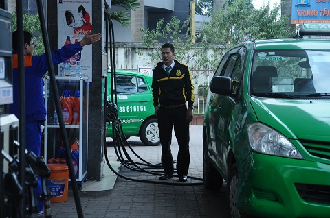 Trong số các khách hàng thích tự bơm xăng, dầu, tài xế lái Taxi chiếm số lượng lớn