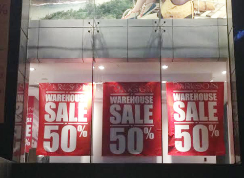 'Sale off 50%': Khách ngắm cho vui, ế vẫn hoàn ế