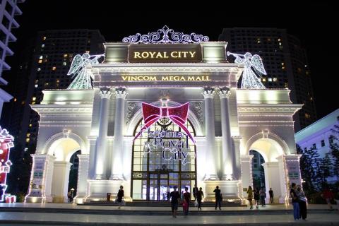VMM Royal City như một hoàng cung rực rỡ.