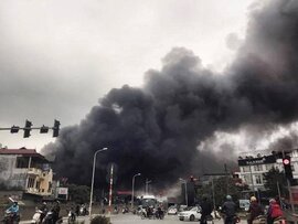 Hà Nội: Đang xảy ra cháy lớn tại khu vực chợ Nhật Tân
