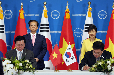 Lãnh đạo hai nước chứng kiến lễ ký Hiệp định VKFTA.