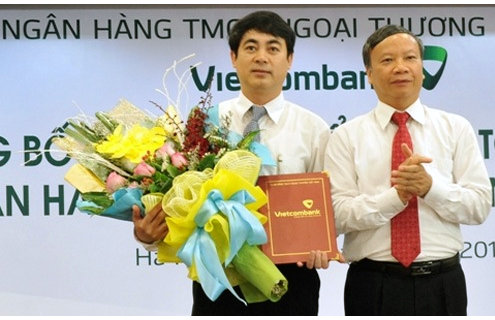 Ông Nghiêm Xuân Thành (ảnh trái) - tân Chủ tịch Hội đồng quản trị (HĐQT) Vietcombank