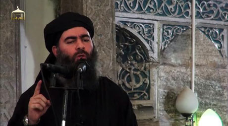 Thủ lĩnh IS Abu Bakr al-Baghdadi trong một bức ảnh cắt ra từ đoạn phim tuyên truyền của tổ chức IS