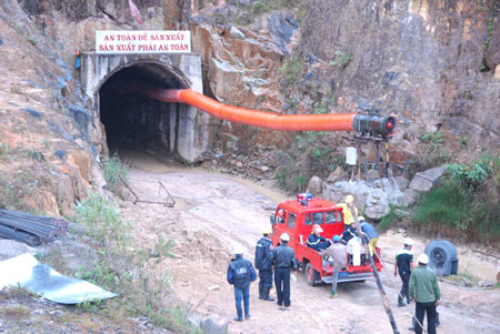 Lâm Đồng: Sập hầm thủy điện, 11 người đang mắc kẹt