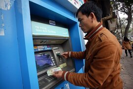 Quy định xử phạt ATM hết tiền: Chỉ ngân hàng mới biết ATM hết tiền!