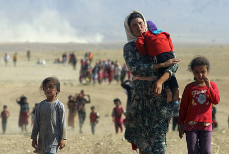 Những người tị nạn Yazidi đang rời Sinjar
