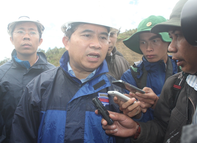Thứ trưởng Bộ Xây dựng Lê Quang Hùng có mặt chỉ đạo công tác cứu hộ tại hiện trường