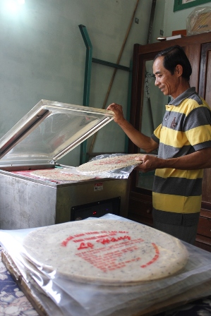 Sản phẩm bánh tráng ở Cù Lao Mây đã được xuất khẩu trong dịp tết