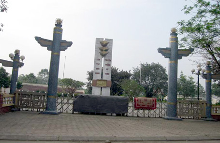 Trên toàn thành phố Hà Nội hiện có 34 tượng đài (Ảnh: Vietnamnet)