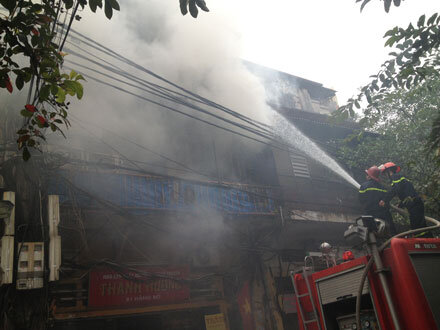 Cháy lớn trong phố cổ Hà Nội
