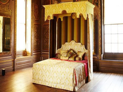 Chiếc giường Hoàng Gia được đại gia Lê Ân đặt mua.