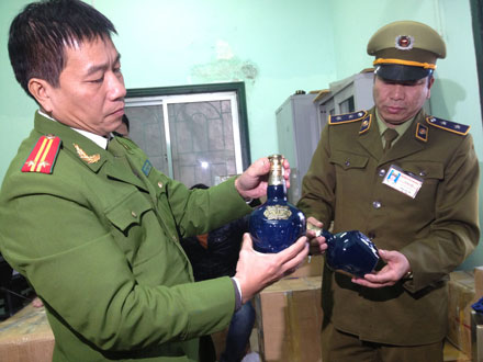 Hà Nội: Liên tục phát hiện rượu ngoại lậu trước Tết