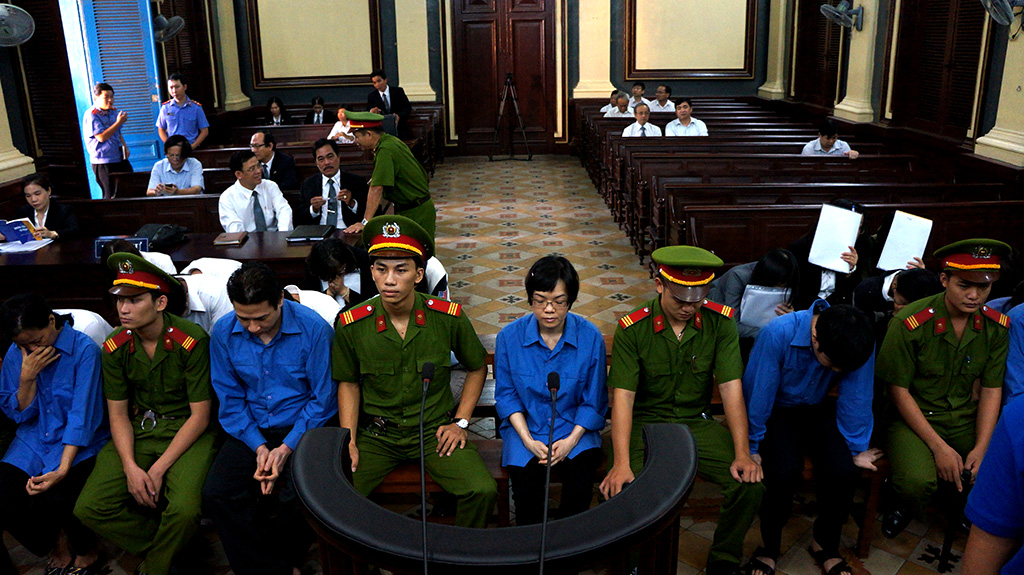 Quanh cảnh trước giờ bước vào buổi xét xử cuối cùng vụ đại án kinh tế Huyền Như và đồng bọn