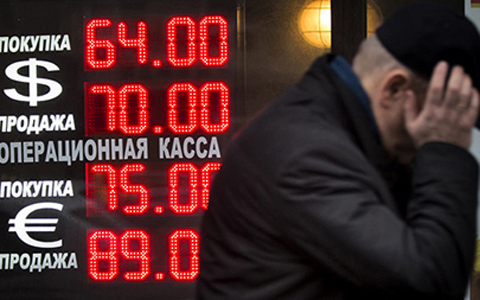  Đồng nội tệ Nga đã mất giá thảm hại (ảnh: AP)