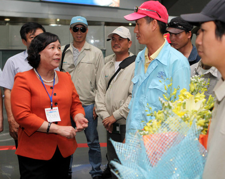 Bộ trưởng Phạm Thị Hải Chuyền gặp gỡ lao động XKLĐ về nước 