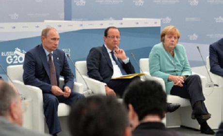 Tổng thống Nga Putin, Tổng thống Pháp Hollande, Thủ tướng Đức Merkel (lần lượt từ trái sang). (