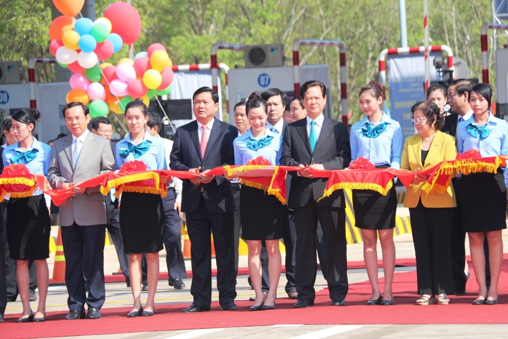 Thủ Tướng Chính phủ Nguyễn Tấn Dũng
nhấn mạnh ý nghĩa đặc biệt quan trọng của cao tốc HLD