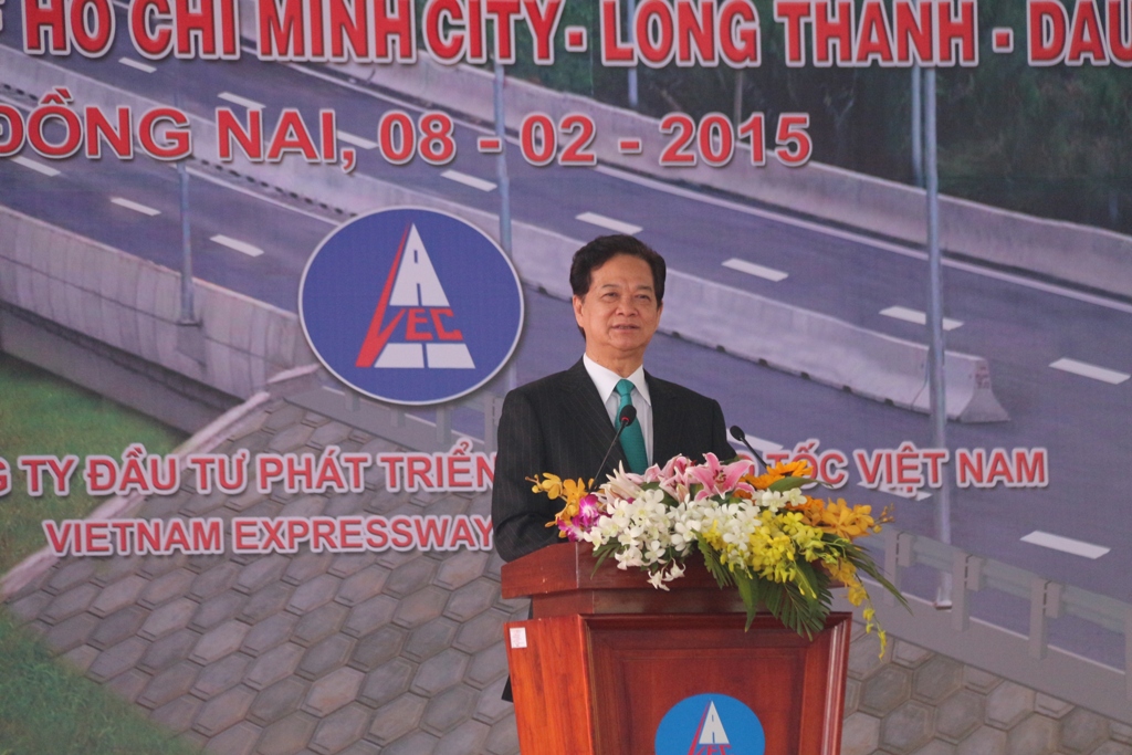 Thủ Tướng Chính phủ Nguyễn Tấn Dũng
nhấn mạnh ý nghĩa đặc biệt quan trọng của cao tốc HLD