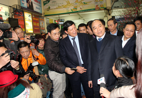 Phó Thủ tướng Nguyễn Xuân Phúc thị sát ở Bến xe Mỹ Đình