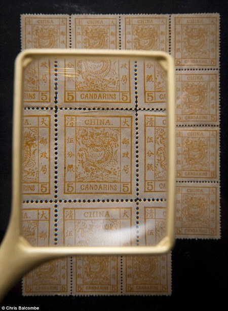 Những con tem bị bỏ quên bỗng có giá 8 tỉ đồng