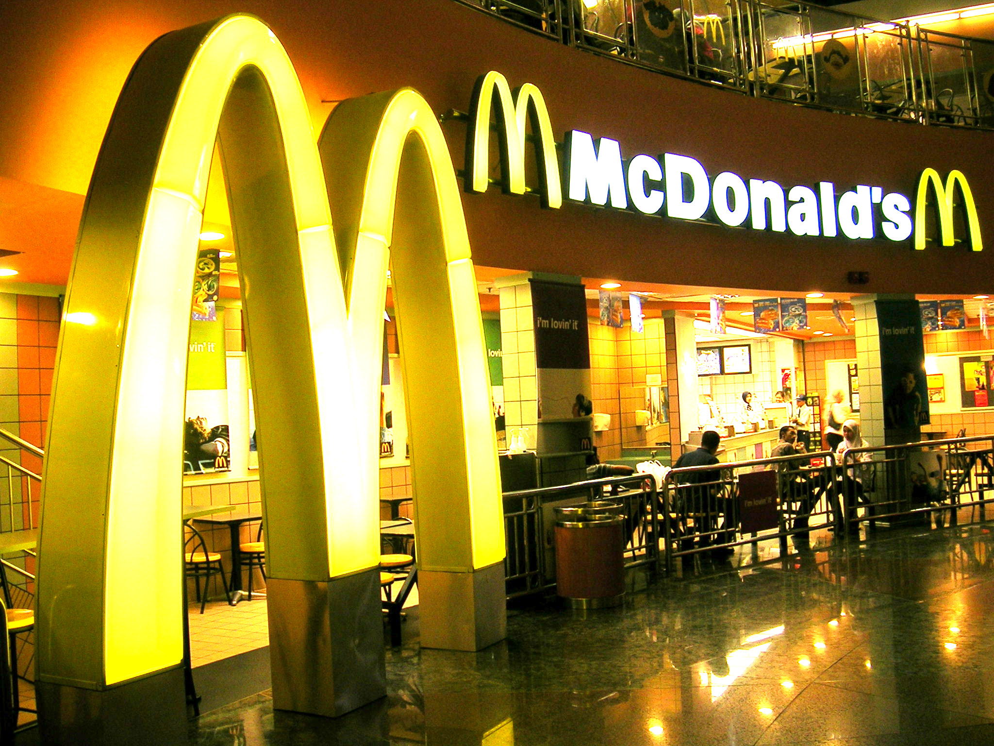 McDonald là một trong những tập đoàn kinh doanh hệ thống nhà hàng thức ăn nhanh lớn nhất thế giới