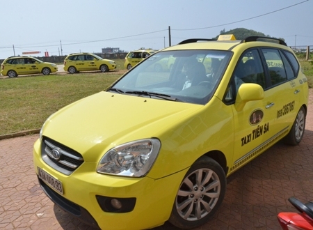 9 chiếc taxi đầu tiên ra đảo Lý Sơn.
