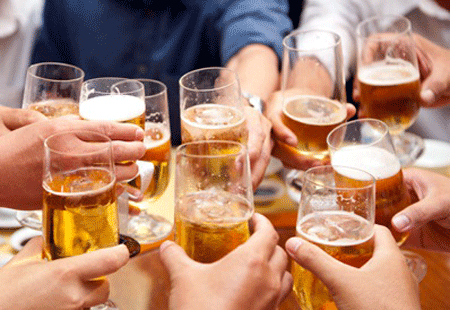 Bộ Y tế “mách” cách phòng tránh ngộ độc rượu dịp Tết