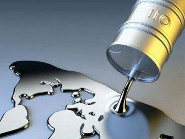 Dự trữ dầu của Mỹ tăng kỷ lục đẩy giá dầu thế giới giảm mạnh