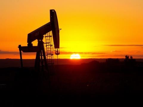 Giá dầu thế giới giảm mạnh, Petrolimex kêu lỗ lớn...