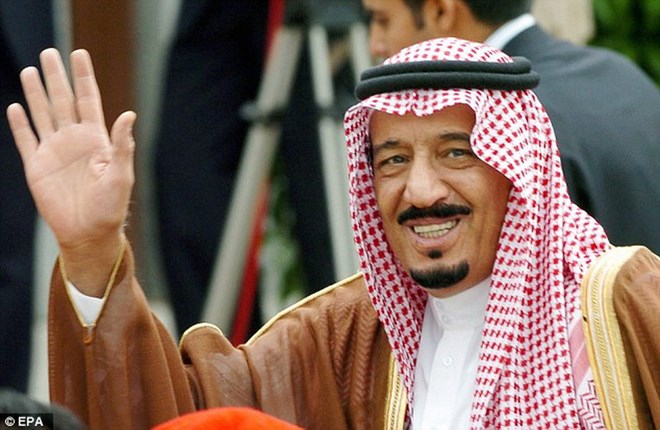 Tân vương Saudi Arabia gây sốt khi phát không 32 tỷ USD cho dân