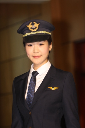 Phi công Vietnam Airlines trong đồng phục mới