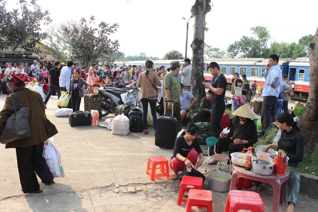 Hành khách tàu SE5 phải chờ tại ga thị xã Quảng Trị
