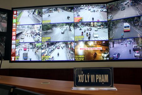 Một ngày tại trung tâm bắt lỗi vi phạm giao thông khắp Hà Nội
