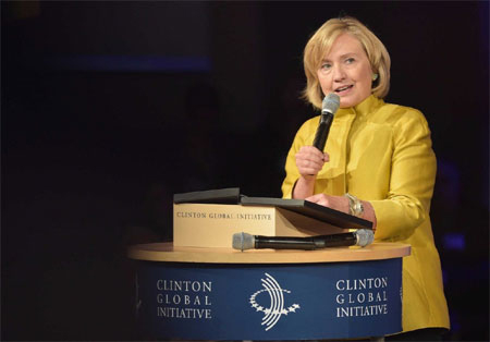 Hillary Clinton lún sâu vào các rắc rối tiền bạc