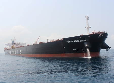 Chiếc tàu chở dầu thô được cải hoán hoàn thành kho nổi chứa xuất dầu thô.