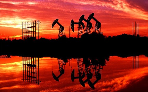Giá dầu lao dốc mạnh trở lại