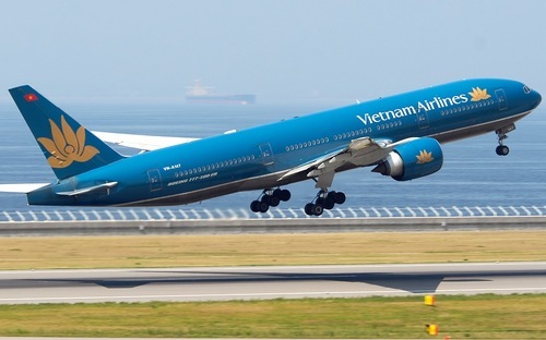 Cơ trưởng và tiếp viên Vietnam Airlines bị bắt vì buôn lậu vàng