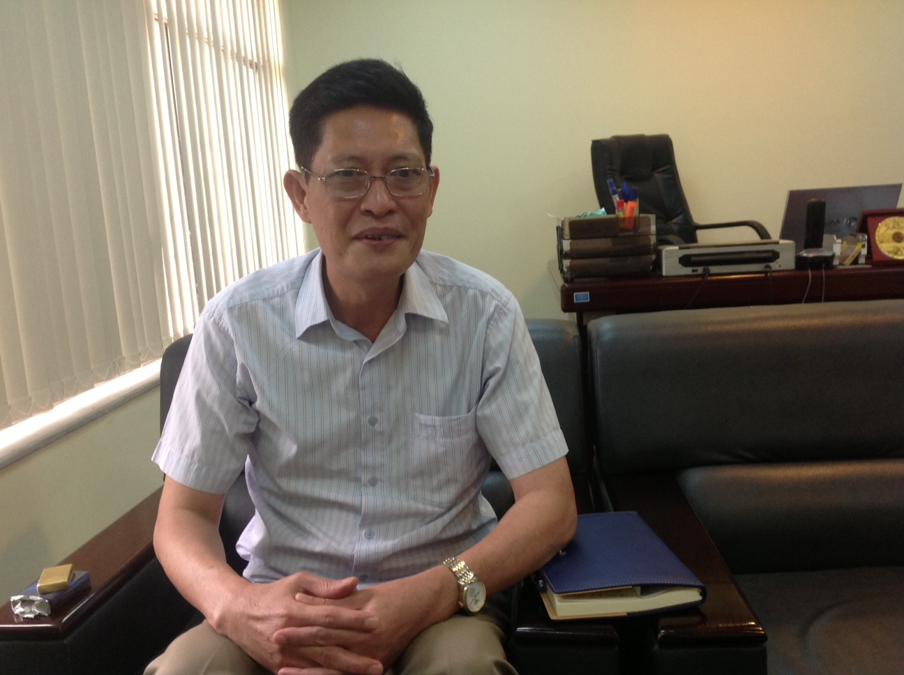 Ông Lưu Xuân Hùng trao đổi cùng PV Dân trí.