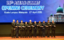 Thủ tướng: ASEAN lo ngại hệ luỵ việc bồi đắp, mở rộng đảo trên Biển Đông