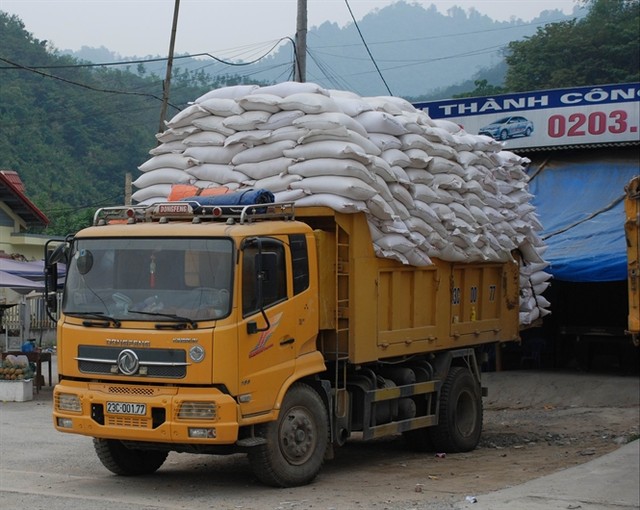 Bộ Công Thương: chỉ còn vài chục xe ùn tắc xuất khẩu gạo ở biên giới