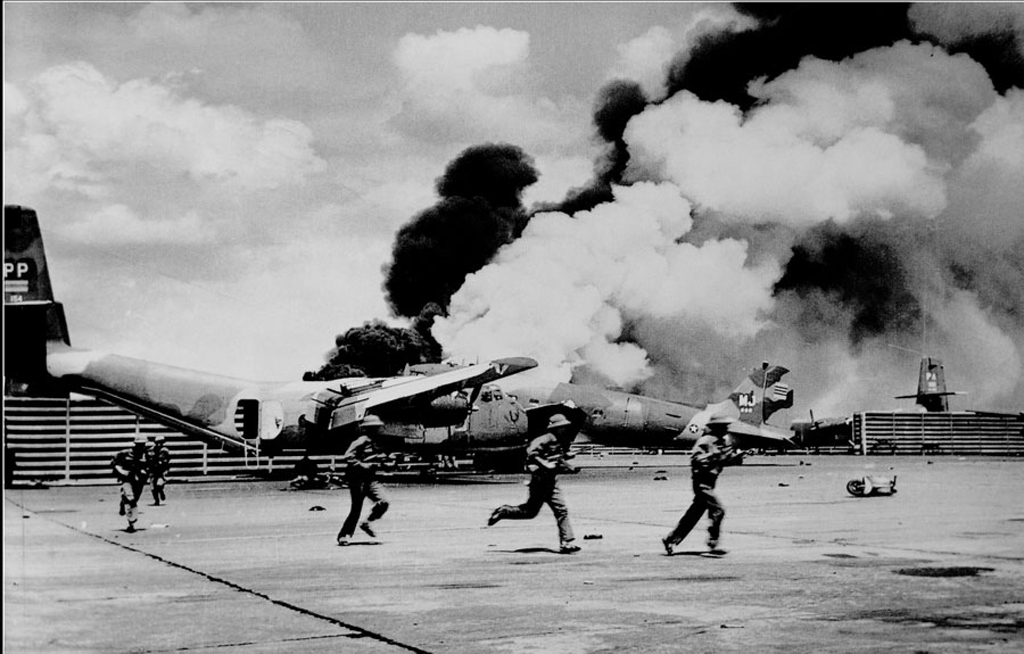Quân đoàn 3 truy kích địch trong sân bay Tân Sơn Nhất