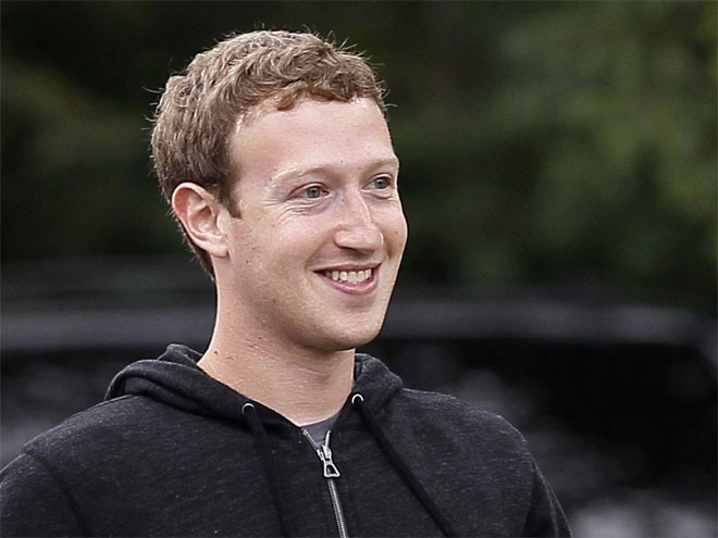 <b>3. Mark Zuckerberg</b><br><i><br>Tuổi: 30<br>Tài sản ròng: 34,4 tỷ USD</i><br><br>Nhà đồng sáng lập kiêm CEO của Facebook Mark Zuckerberg trở thành tỷ phú “trên giấy” từ năm 23 tuổi, và chính thức có được địa vị này vào năm 2012. Năm đó, Zuckerberg bán 30,2 triệu cổ phiếu Facebook và thu về 1,13 tỷ USD.