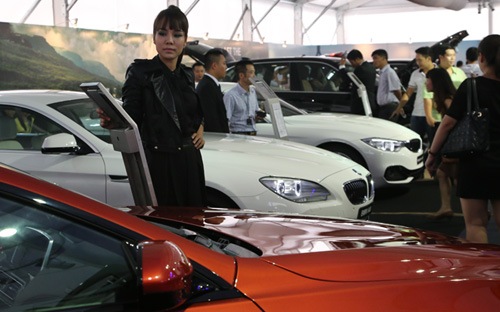 Mỗi ngày người Việt chi hơn 12 triệu USD nhập khẩu ôtô