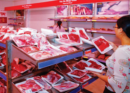 Việt Nam là tâm điểm nhập khẩu thịt, chăn nuôi trong nước đi về đâu?