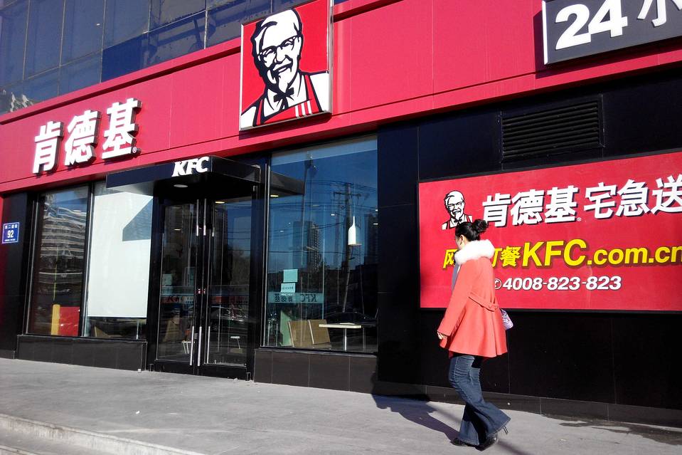 KFC kiện công ty Trung Quốc vì tin đồn gà 8 chân, 6 cánh