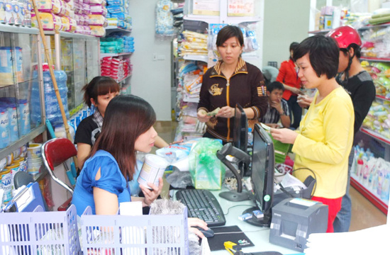 Siêu thị mini phát triển đáp ứng nhu cầu mua sắm của người dân. 	Ảnh: Nguyễn Anh